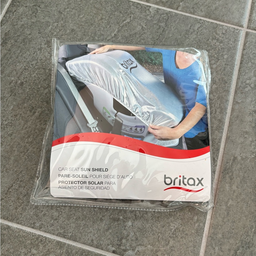 Britax carseat sun shield (NWT)